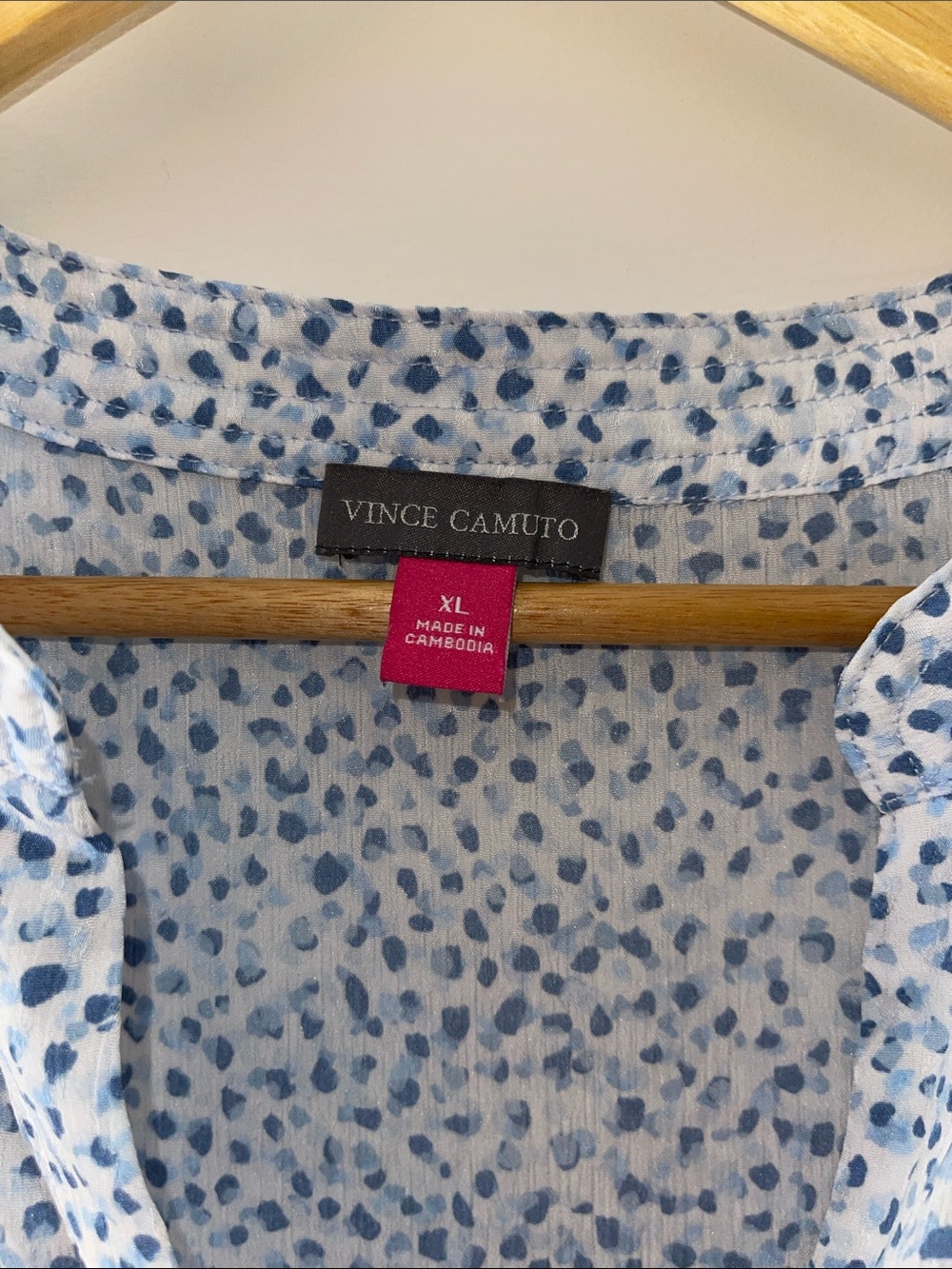 Vince Camuto White Blouse with Light Blue Micro Floral Print - Picture 3 of 6